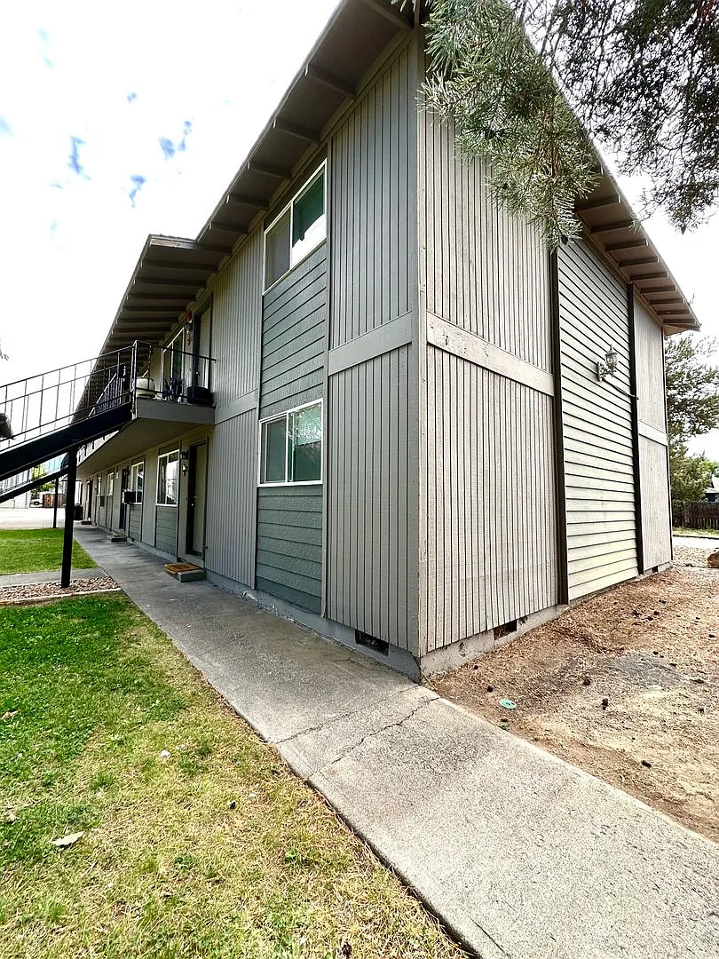 L1630 — Photo 2