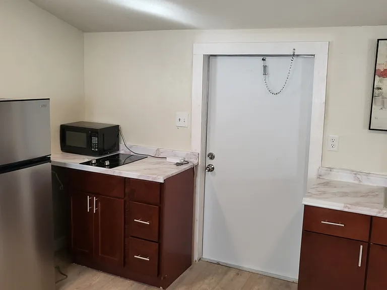 1803 E Henry Ave — Photo 1