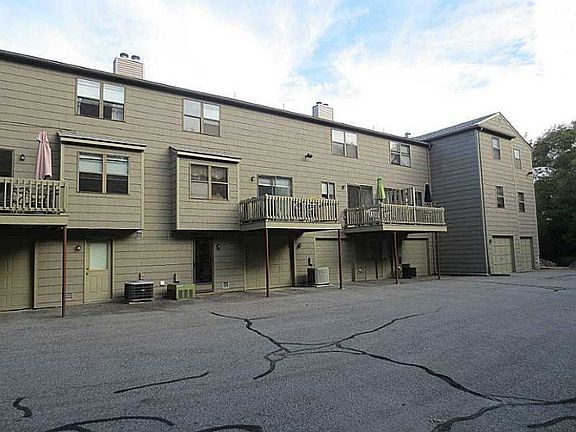2nd image of 1605 Pinewood Dr