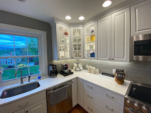 4th image of 206 Concord Dr