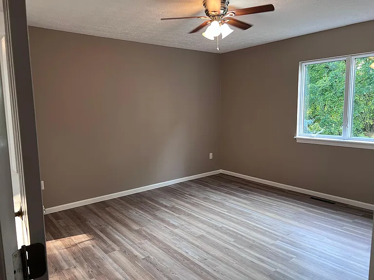 1800 Stone Manor Cir — Photo 5