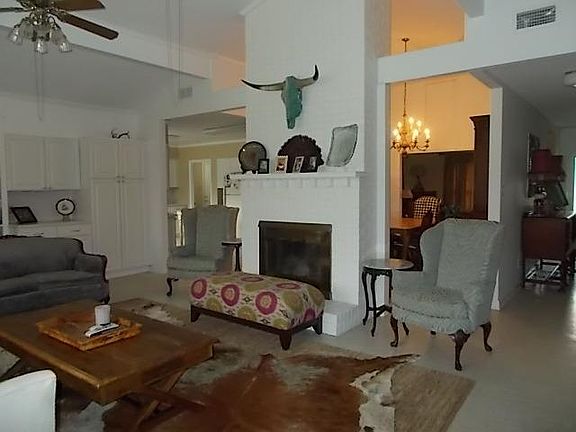 4th image of 1140 Cloverdale Dr