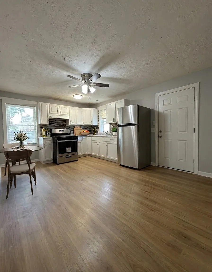 3 bed, 1150 sqft, $2,300 — Photo 3