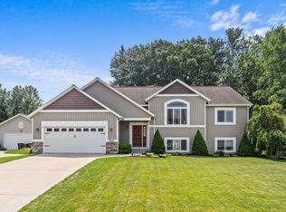 3692 Sunrise Ln NW, Grand Rapids, MI 49534