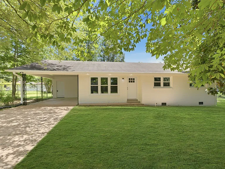 310 McDonald Dr — Photo 1