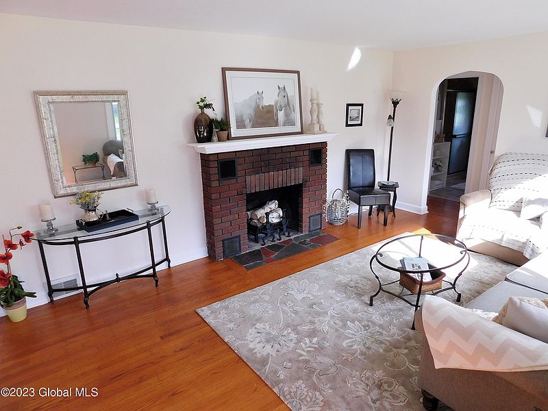 3rd image of 133 E Schoharie Plank Road