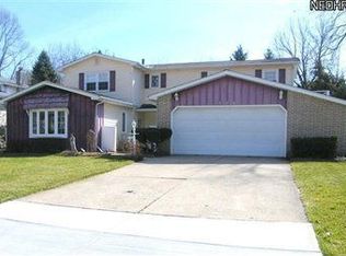 772 Valley Dr, Amherst, OH