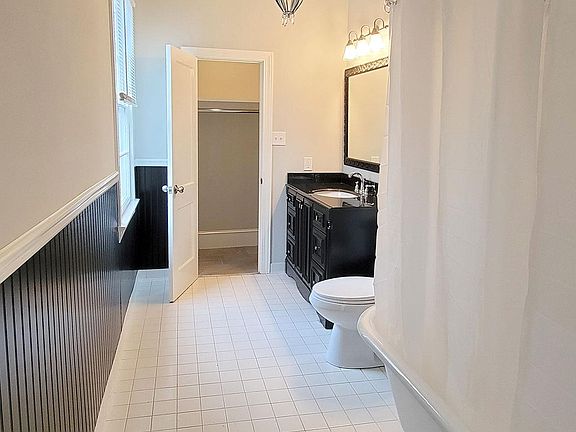 Clawfoot tub with shower!