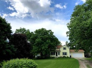 3877 Greens Grove Rd, Center Point, IA 52213