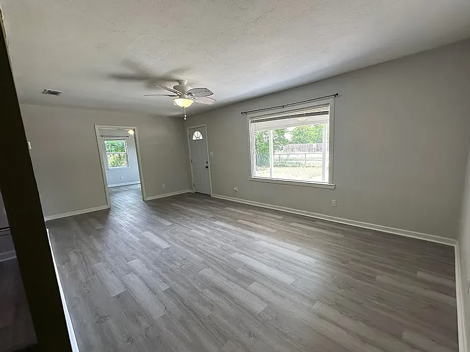 2 bed, 920 sqft, $1,200 — Photo 2