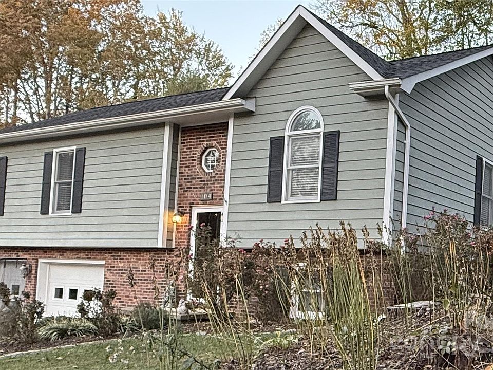 1st image of 104 Laurel Hills Dr