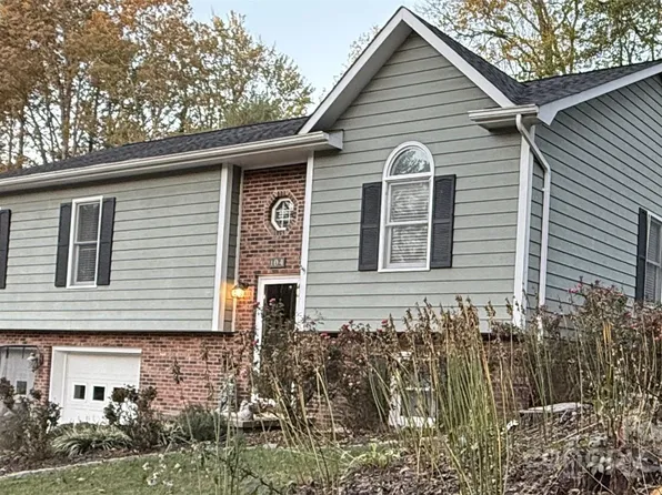 104 Laurel Hills Dr, Morganton, NC 28655