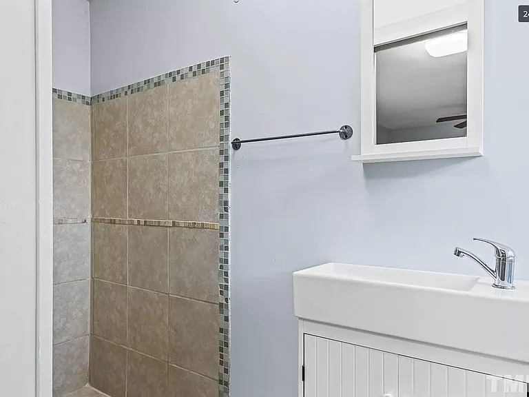 601 Berkshire Dr — Photo 4