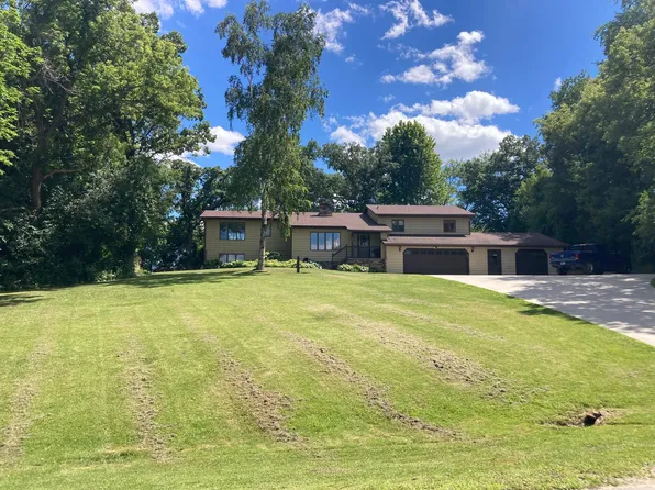 17910 Wedgewood Dr, Zumbrota, MN 55992