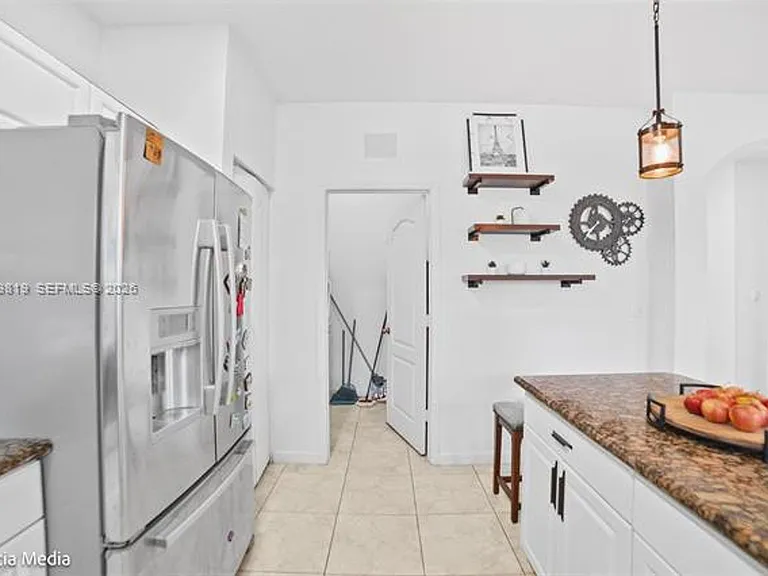 3160 NE 1st Dr #3160 — Photo 11