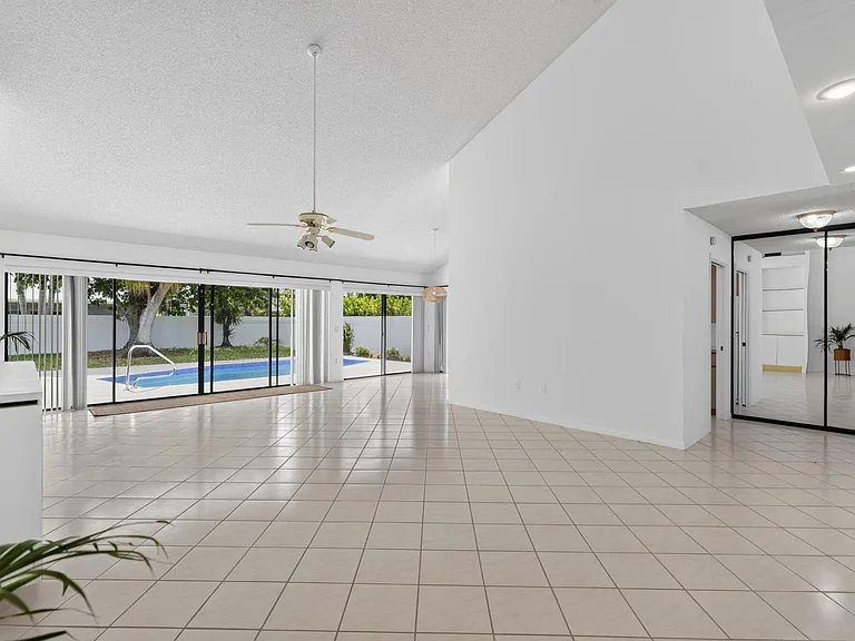 223 E River Park Dr — Photo 9