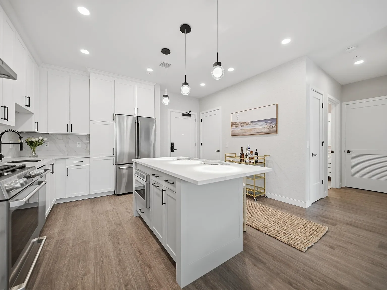 2 bed, 2.0 bath, 1166 sqft, $5,200 — Photo 2
