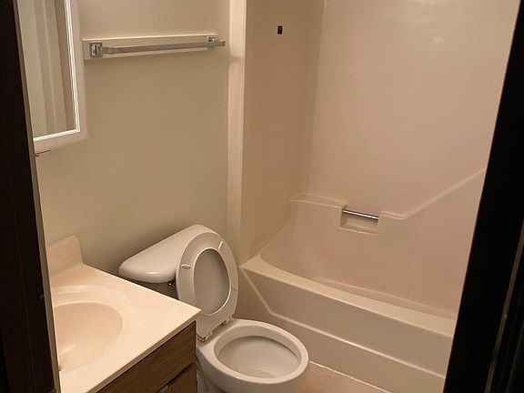 3rd image of 1303 Villa Dr APT F