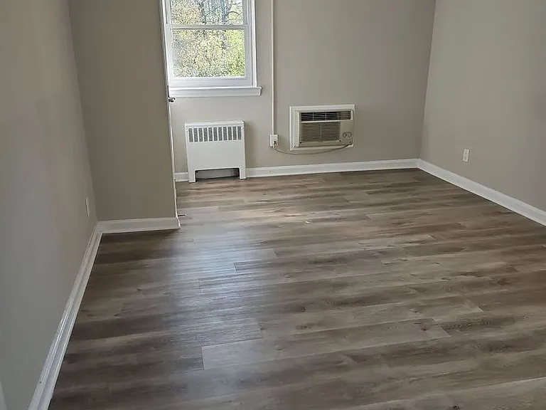 Riverside Estates Apartment Homes — Photo 15