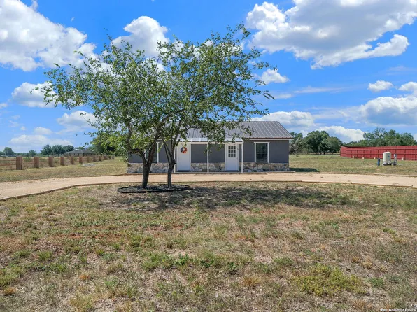 268 County Road 341, La Vernia, TX 78121