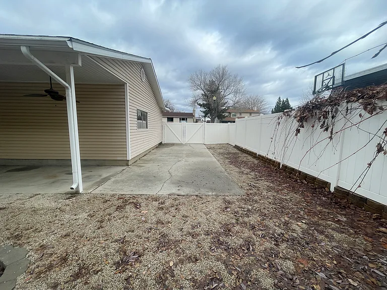 1442 E Sandy Hills Dr — Photo 12