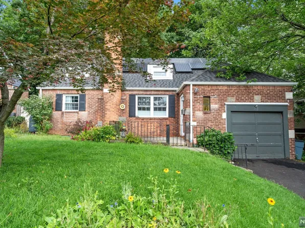 28 Wayne Ave, River Edge, NJ 07661