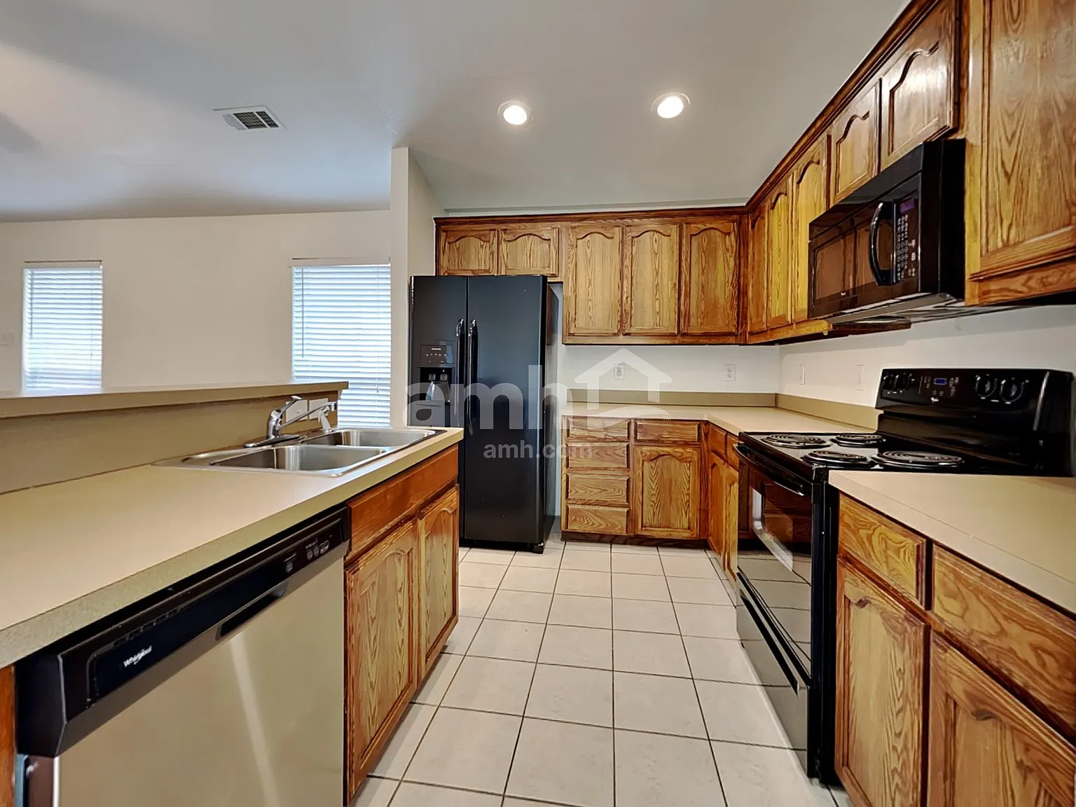 3 bed, 2.0 bath, 1391 sqft, $2,055 — Photo 3