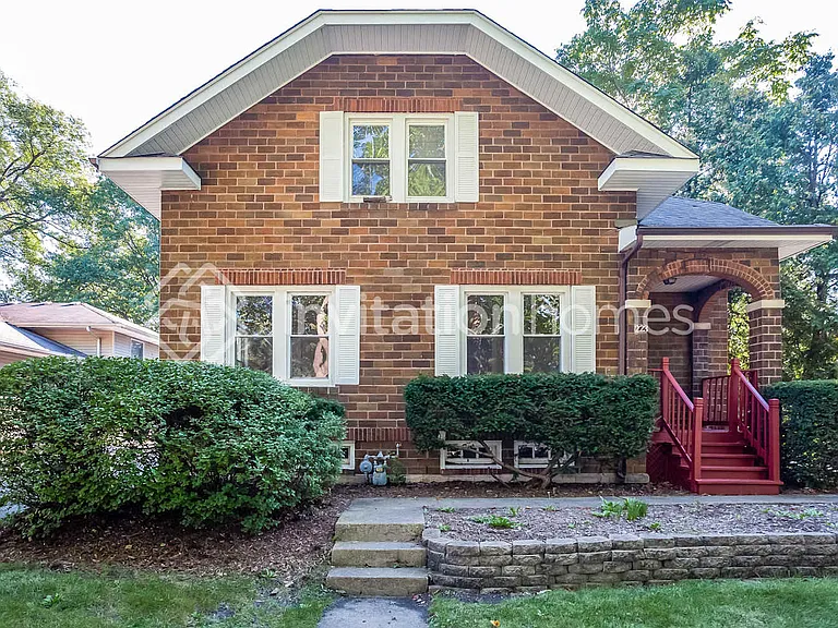 223 N Bierman Ave — Photo 1