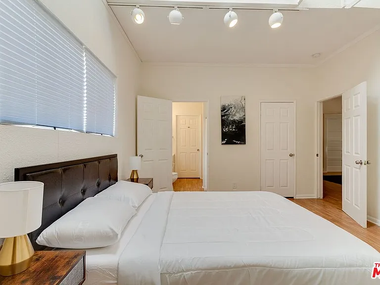 1228 Fedora St — Photo 12