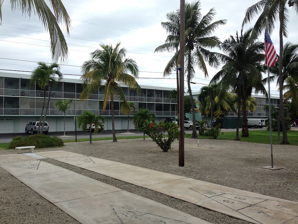 F Building view from park