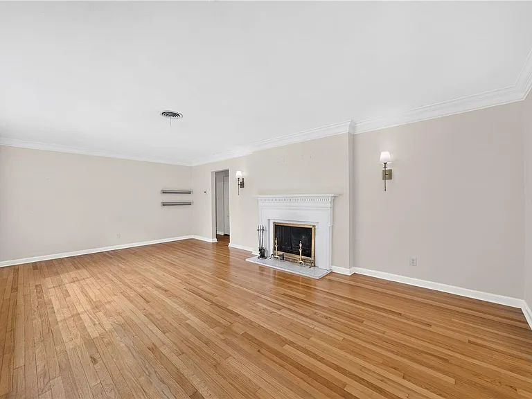 2406 Shoreham Rd — Photo 16