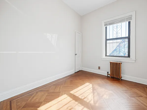 36-13 Tenth Street image 4 of 10