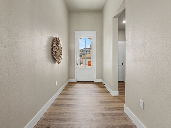 4th image of 411 Essex Ln