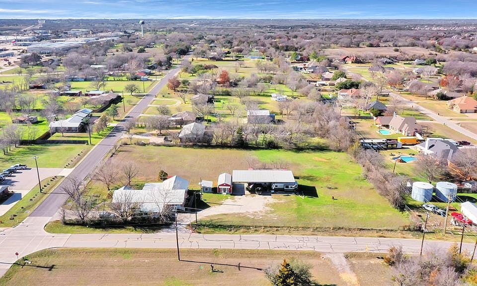 1st image of 301 Lakeshore Dr