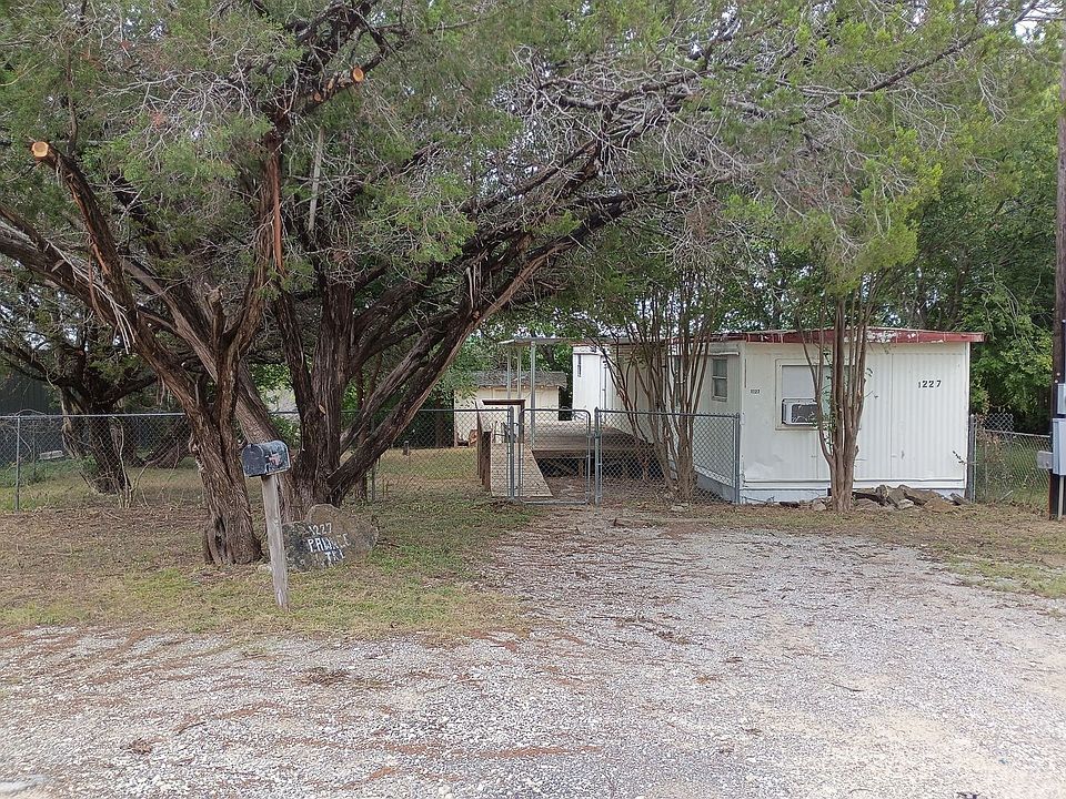 1st image of 1227 Pawnee Trl