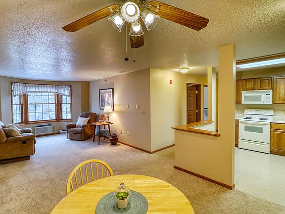 5th image of 808 S Sheridan St #202