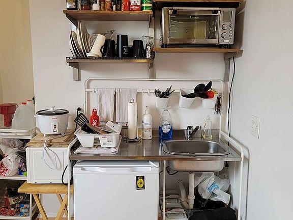 4th image of 4920 Warrington Ave #2F