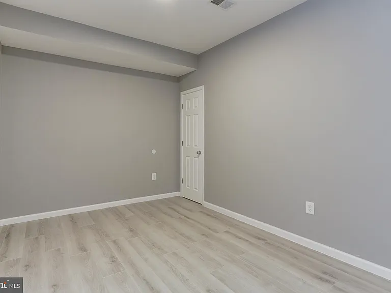 400 Highland Ave #402 — Photo 8
