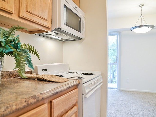 Easy access from kitchen to dining