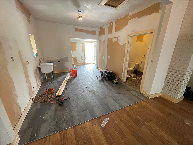 304 S Lockwood Dr — Photo 31