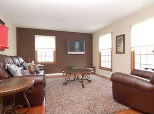 317 Grayfriars Ln, Inverness, IL 60067