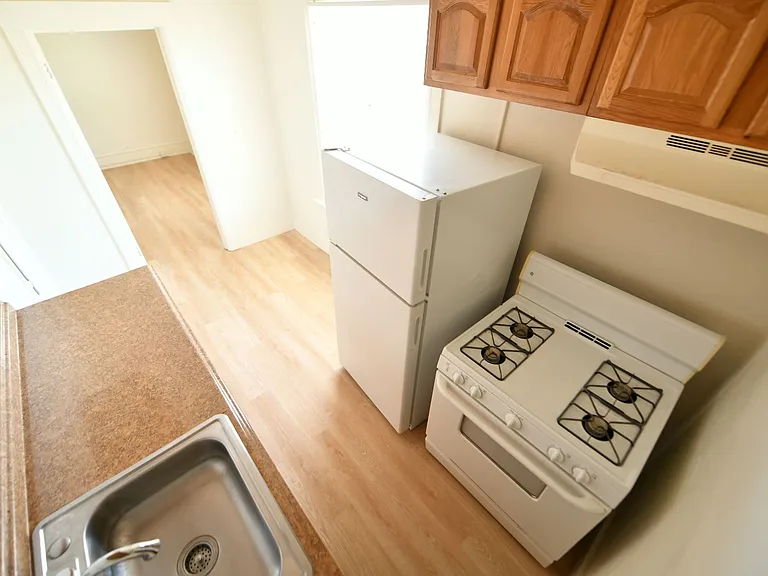 2517 Regent St — Photo 9