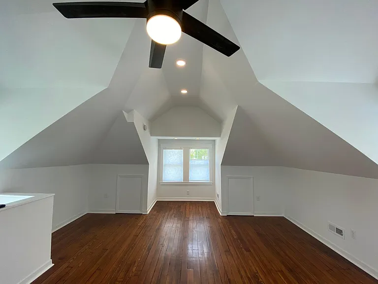 2704 Charlotte St — Photo 18