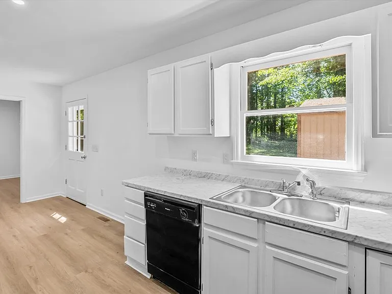 120 Arcaro Dr — Photo 8