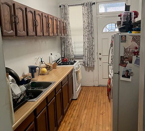 Kitchen (pantry not shown)