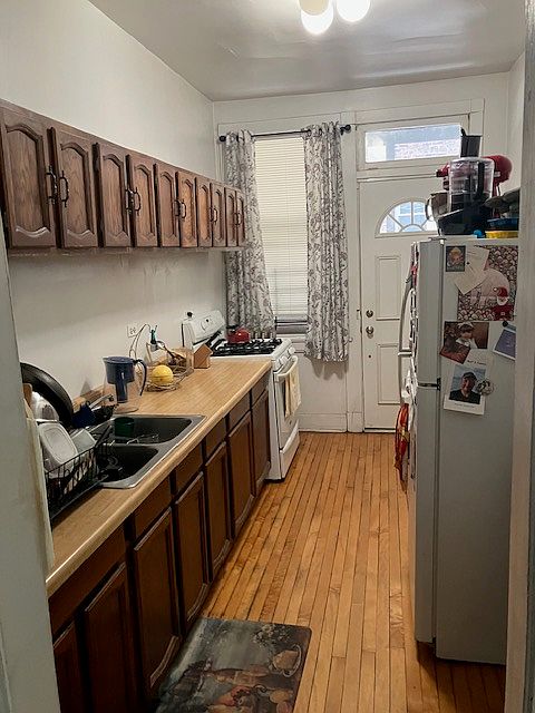 Kitchen (pantry not shown)