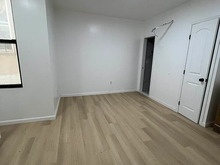 1691 Linden St #1 — Photo 5