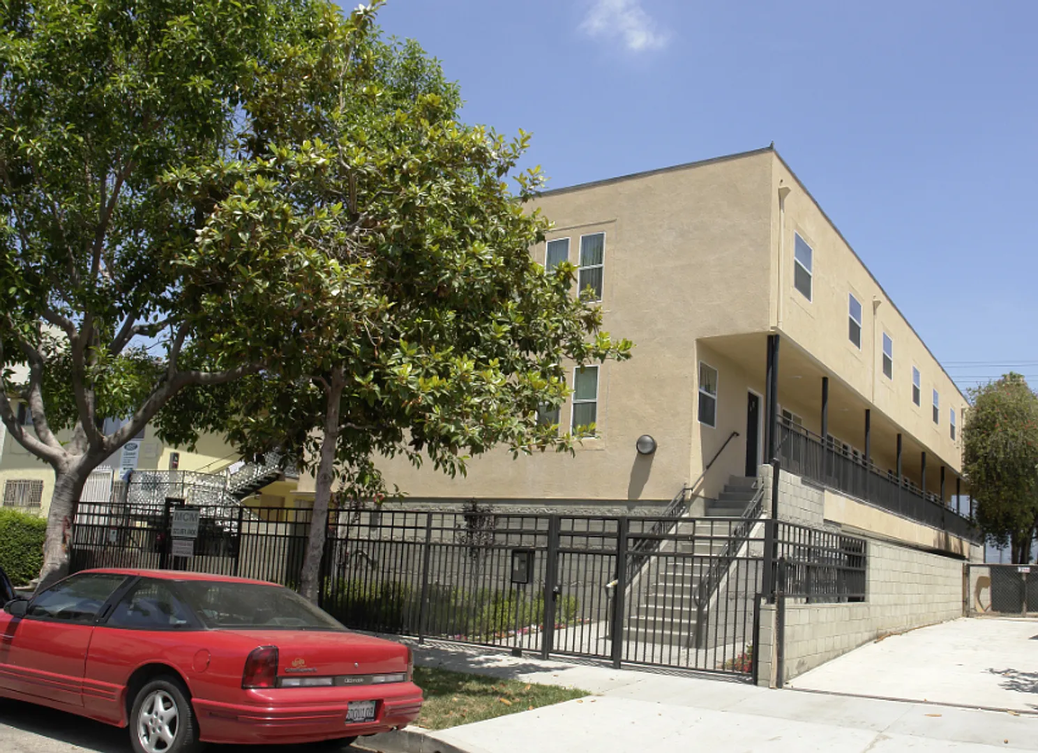 6033 Eleanor Ave — Photo 1