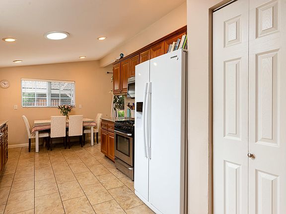 5th image of 1089 Sheffield Pl