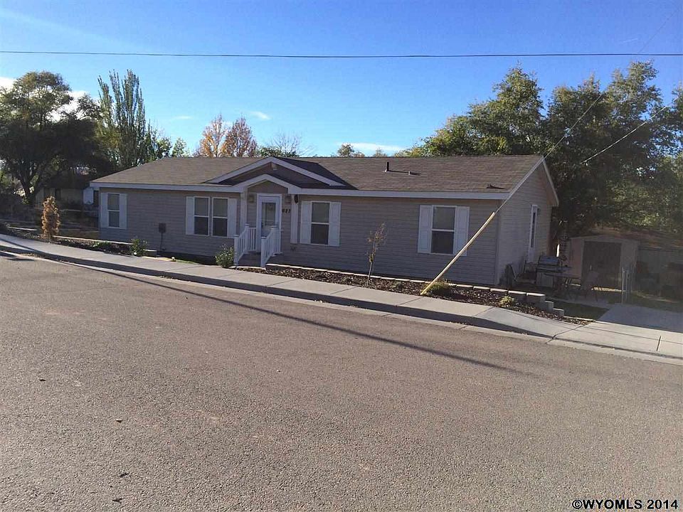 1st image of 627 4th Ave W